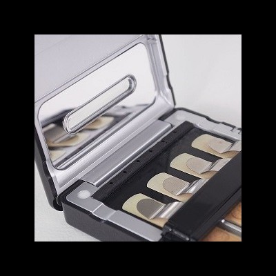 Estojo preto com tiras adesivas e espelho interno