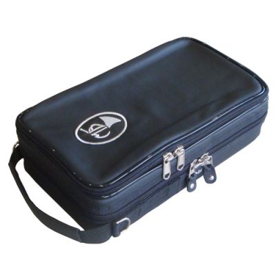 Bolsa de transporte preta com fecho e logótipo branco