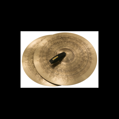 Dois pratos musicais dourados com suporte preto com marca SABIAN