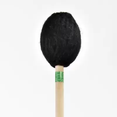 Baqueta com cabo de madeira clara e cabeça de feltro preto