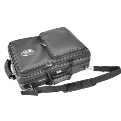 Mala preta para instrumentos com alça e bolsos exteriores