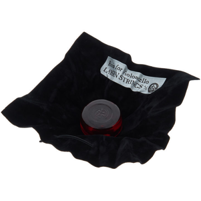 Estojo em tecido preto com etiqueta branca e objeto redondo vermelho escuro no interior