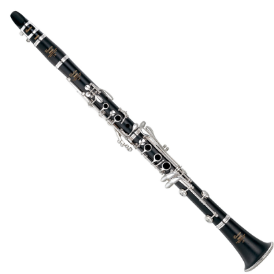 Clarinete preto com detalhes metálicos prateados e inscrições douradas