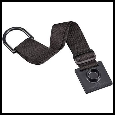 Correia preta com fivela e argola