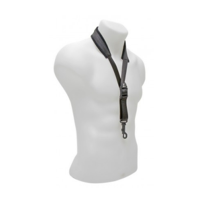 Colar para instrumento musical preto com fecho metálico em manequim branco