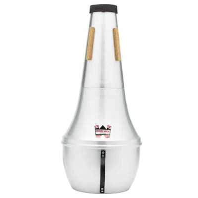 Muta de metal prateado com detalhes em madeira clara e etiqueta DENIS WICK