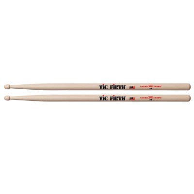 Par de baquetas de madeira natural com texto VIC FIRTH e AMERICAN CLASSIC 2B