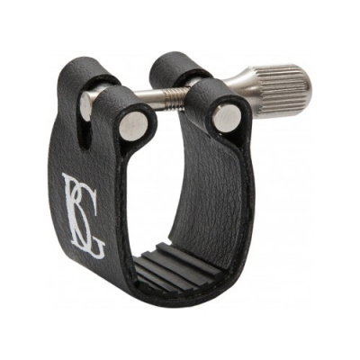 Clip em couro preto com parafuso metálico prateado e logo BG