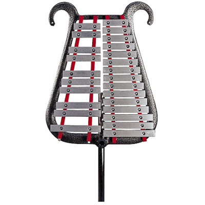 Xilofone metálico em armação preta texturizada em forma de lira com fitas vermelhas.