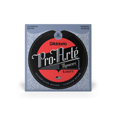 Embalagem de cordas para guitarra clássica D'Addario Pro-Arte com design azul, preto e vermelho.