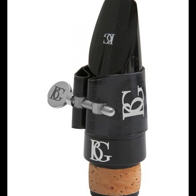 Bocal de clarinete preto com parafuso metálico e vedante de cortiça