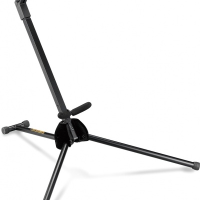 Suporte para instrumento musical preto com base tripé e apoios em espuma