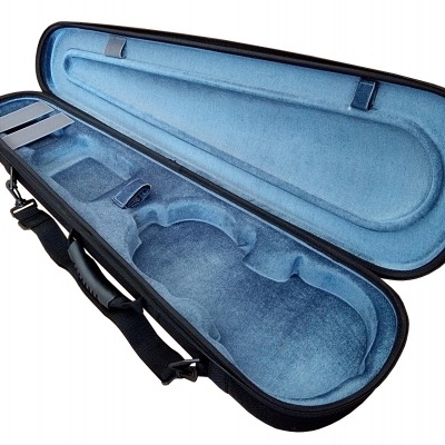 Estojo de violino azul claro com exterior preto e alça