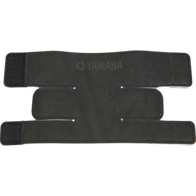 Faixa de proteção preta em material sintético com fecho de velcro e logo Yamaha.