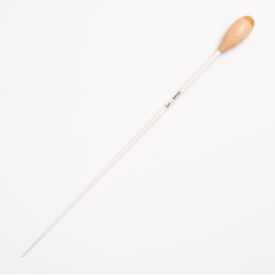 Vareta para churrasco com cabo em madeira clara e parte metálica branca com texto