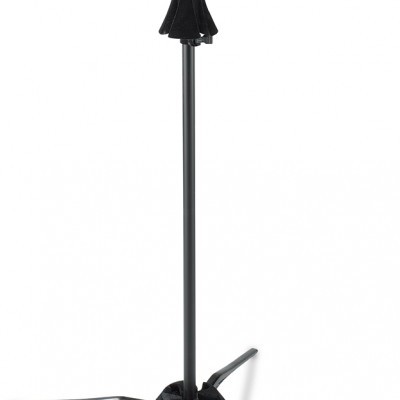 Suporte de microfone preto com base tripé e haste ajustável