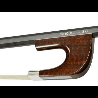 Arco para violino com madeira escura e pelo branco