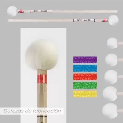 Palhetas de bateria brancas com diferentes texturas e fitas coloridas