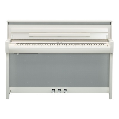 Piano vertical branco YAMAHA com três pedais