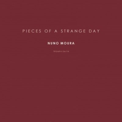 Capa castanha com texto branco da partitura 'Pieces of a Strange Day' de Nuno Moura para trompa em fá
