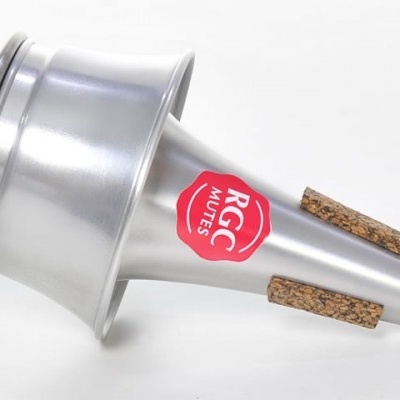 Sordinha prateada para trompete com etiqueta vermelha RCG MUTES