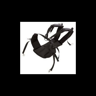 Arnês preto com tiras ajustáveis e fivelas prateadas