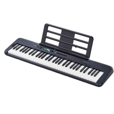 Teclado musical Casio preto com suporte para partituras