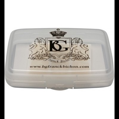 Caixa plástica translúcida com logótipo e texto