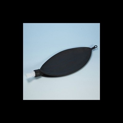 Frigideira oval preta de ferro fundido com cabo e anel de suspensão