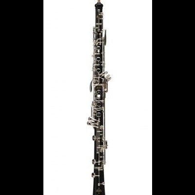 Oboé preto com teclas metálicas prateadas em fundo branco