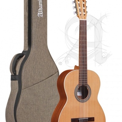 Violão clássico de madeira com capa acolchoada cinza com texto Walimuca