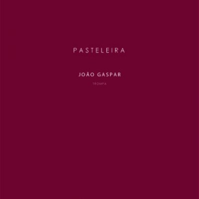 Capa de partitura musical trévesse em fundo bordô com texto branco.