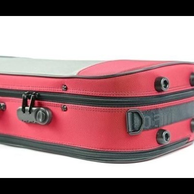 Mala rígida vermelha com fecho de correr e detalhes em preto vista de lado