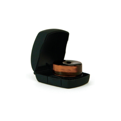 Bobina de fio de cobre em caixa preta aberta