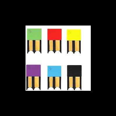 Seis cortadores de unha coloridos com lâminas de metal