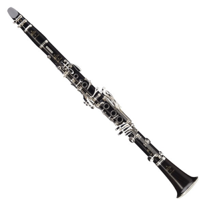 Clarinete preto com chaves metálicas prateadas em fundo branco