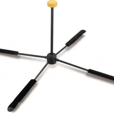 Suporte para violino preto com 4 braços e apoio amarelo.