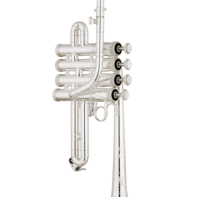 Trompete prateado com três pistões brancos sobre fundo branco