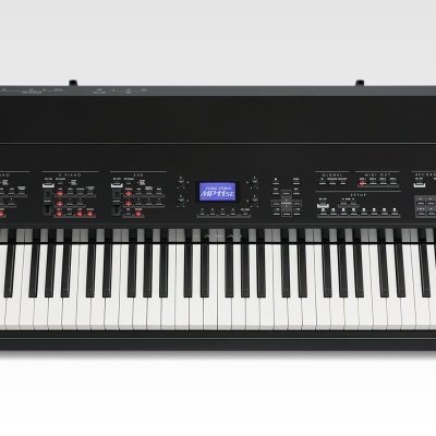 Piano digital preto com 88 teclas e ecrã digital azul