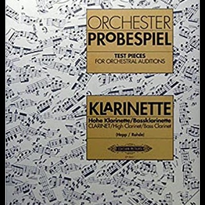 Capa de livro de partituras para clarinete com texto e fundo de pautas musicais