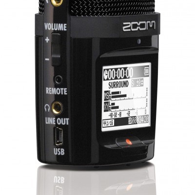 Gravador portátil ZOOM preto com ecrã digital e várias conexões