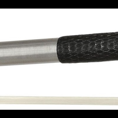 Arco de violino com empunhadura preta e extremidade metálica prateada