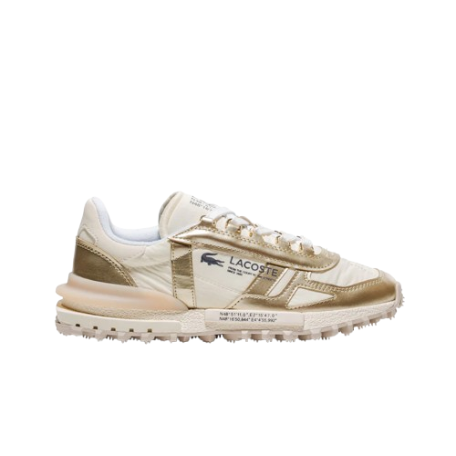 Sapatilha Lacoste Elite Active Ténis Lacoste bege e dourado com logotipo e texto azul.