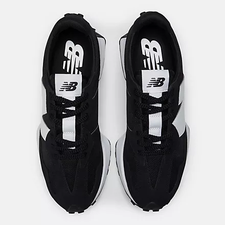 Sapatilha New Balance Preto Gs327 Cbw Ténis New Balance preto e branco vistos de cima
