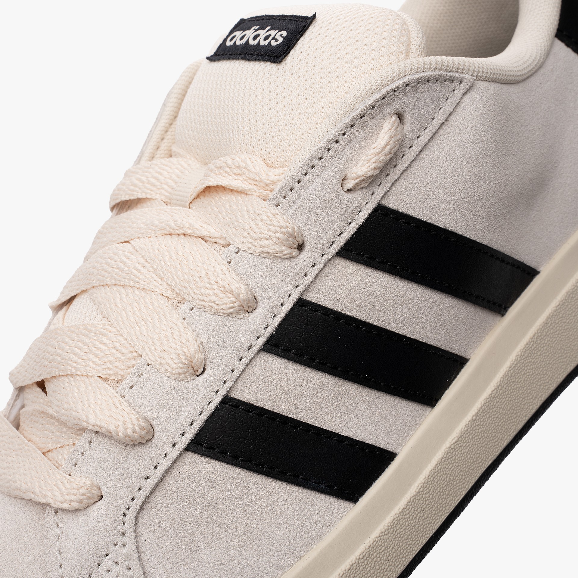 Sapatilhas Adidas Grand Court 00s Ténis Adidas branco com detalhes em preto e logótipo Adidas na língua