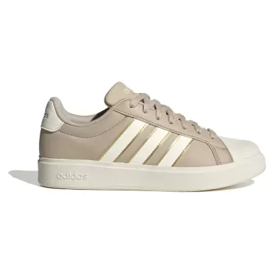 Ténis Adidas bege claro com riscas brancas e douradas e sola branca