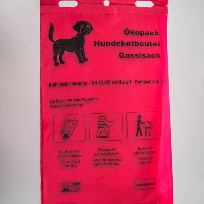 Saco rosa para dejetos caninos com texto e ilustrações instrutivas