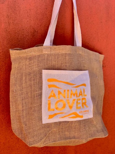 Sacola de juta castanha com bolso branco e texto laranja ANIMAL LOVER SOS ANIMAL