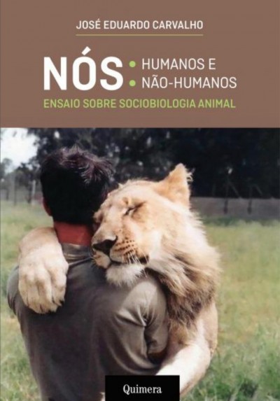 Livro NÓS: humanos e não-humanos com imagem de pessoa abraçando leão ao ar livre