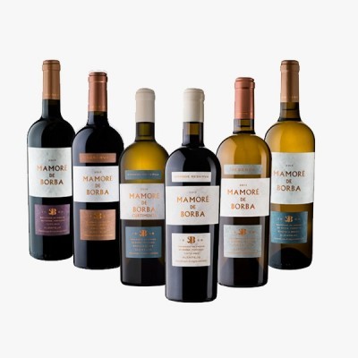 Seis garrafas de vinho Mamoré de Borba com vários rótulos e tampas coloridas